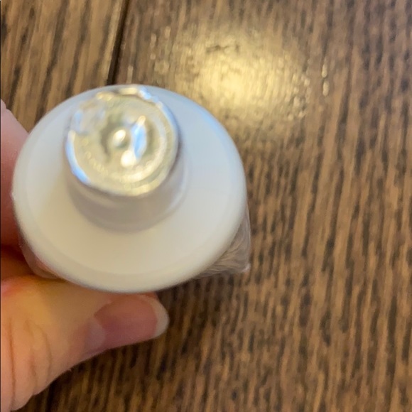 GlamGlow supermud clarifying mask (4 avail ) - Picture 3 of 3